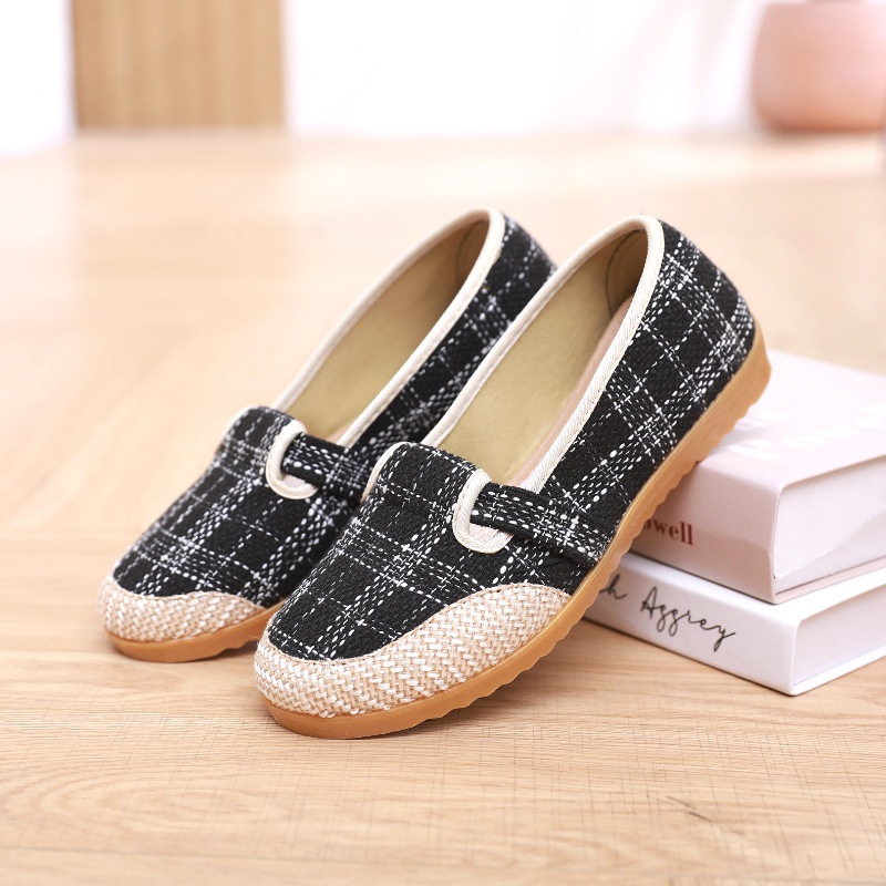 Giày lười nữ vải mềm mũi tròn đế bệt cao 2cm đen và trắng