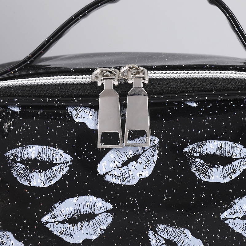 Túi Đựng Mỹ Phẩm Màu Đen Hình Đôi Môi Quyến Rũ