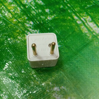 Phích cắm chuyển 3 chấu sang 2 chấu
