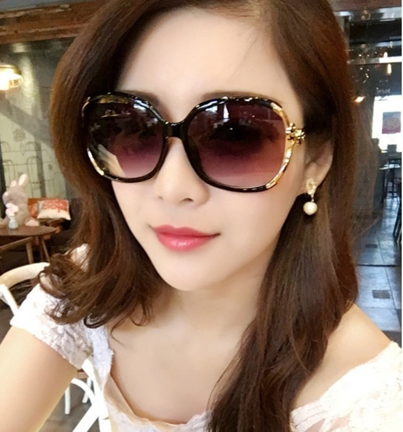 Kính mát thời trang gọng lớn cho nữ