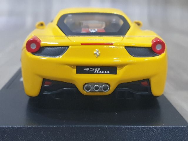 Xe Mô Hình Ferrari 458 Italia 1:24 Bburago (Vàng)