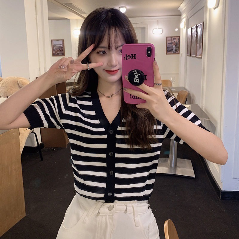 Áo Dệt Kim Ngắn Tay Cổ Chữ V Form Ôm Họa Tiết Kẻ Sọc Thời Trang