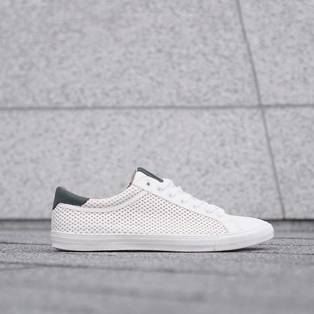 Sneaker PULL&BEAR trắng lổ