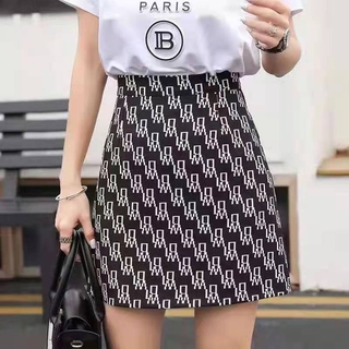 Chân váy chữ A lưng cao in chữ