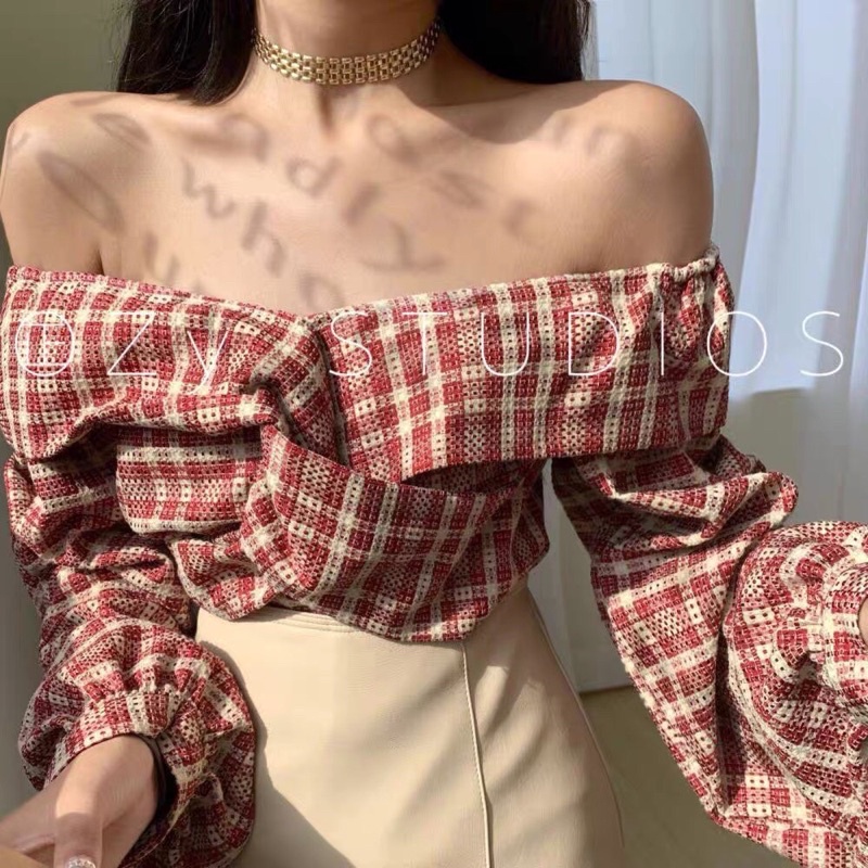 Áo bẹt vai+ chân váy da