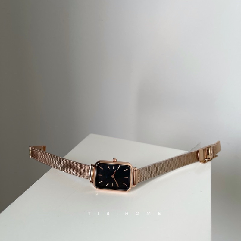 𝐐𝐔𝐀𝐃𝐑𝐎 𝐏𝐑𝐄𝐒𝐒𝐄𝐃 collection Đồng hồ nữ DVV2026 dây kim loại mặt đen mẫu vuông mới Tibihome tặng hộp chống nước