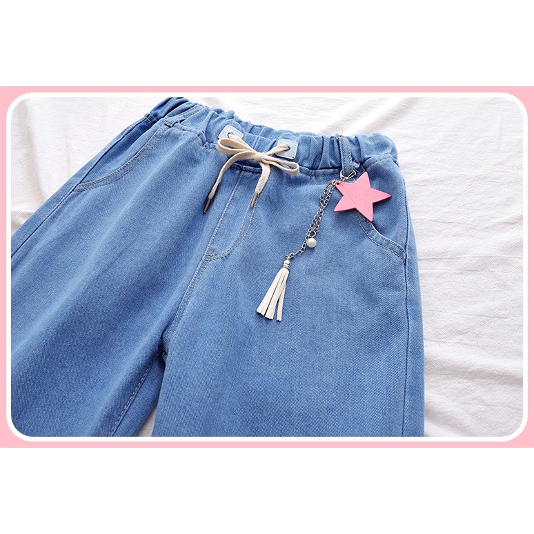 Quần jeans ống rộng gắn ngôi sao