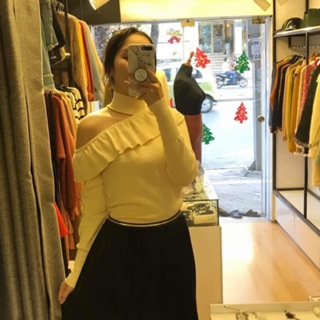 Áo len lệch vai cổ chocker
