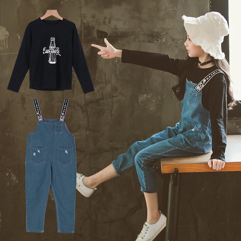 Bộ gồm áo thun cotton dài tay in hình và quần yếm thời trang Cowboy năng động cho bé