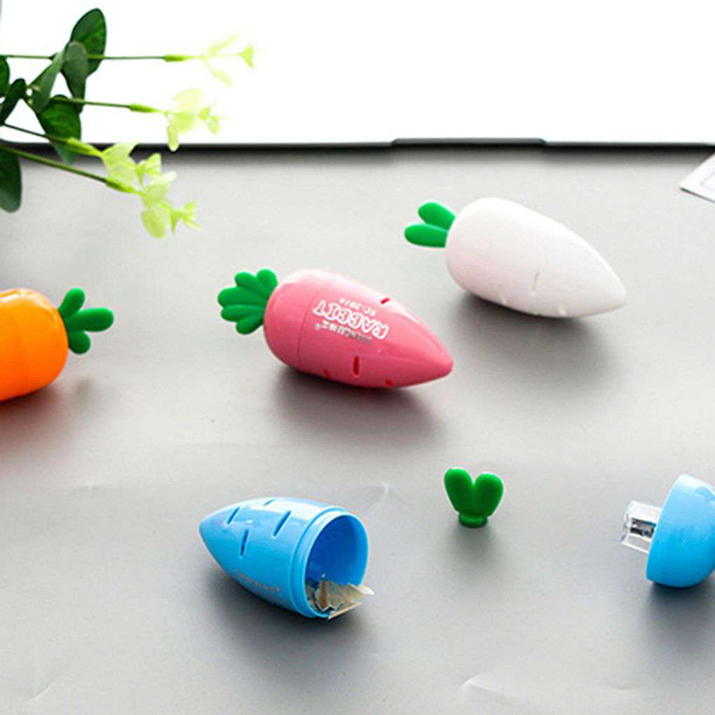 Adorable Carrot Style Plastic Manual Removable Easy Cleanup Student Pencil Sharpeners Color Random