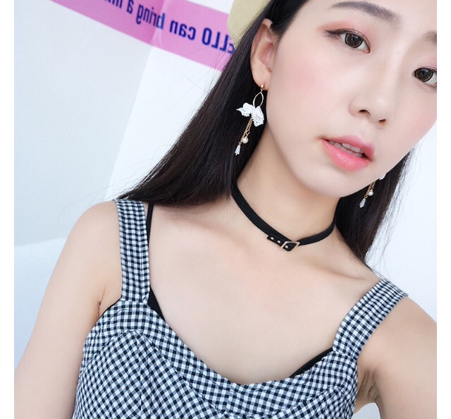 Khuyên tai nơ vải tuarua xinh xắn