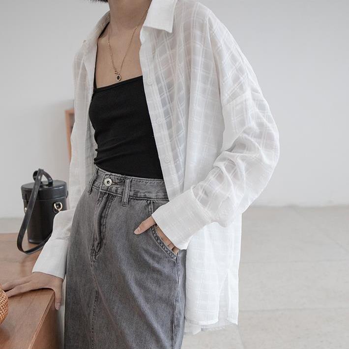 Áo Khoác Cardigan Mỏng Màu Trắng Kẻ Sọc Caro Chống Nắng Thiết Kế Mới Dành Cho Bạn Nữ