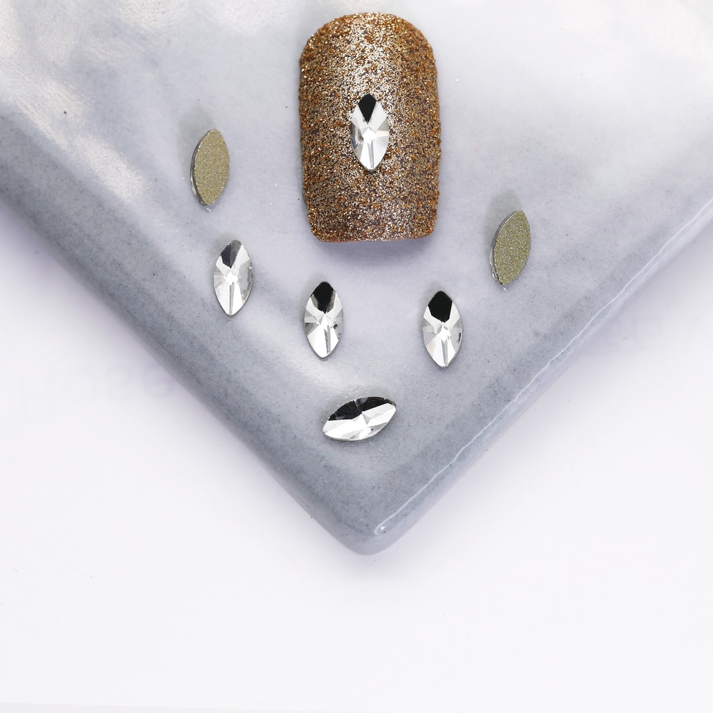 Đá đính móng tay nhiều hình dạng khác nhau