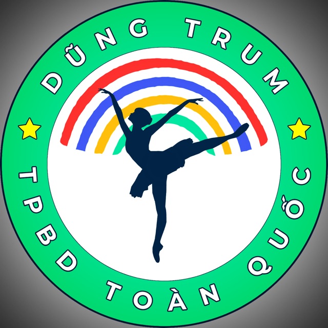 Trang phục, đạo cụ Dũng Trum