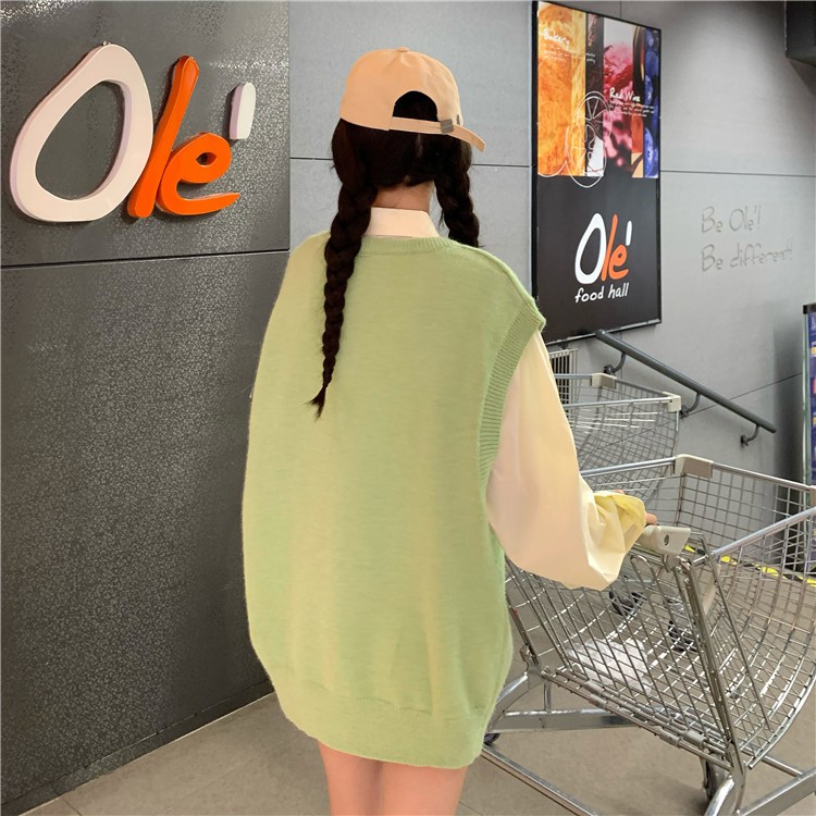 Áo len ghi lê cổ chữ V dệt kim mix kèm sơ mi trơn | BigBuy360 - bigbuy360.vn