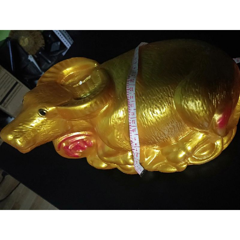 Trâu vàng tiết kiệm may mắn tài lộc