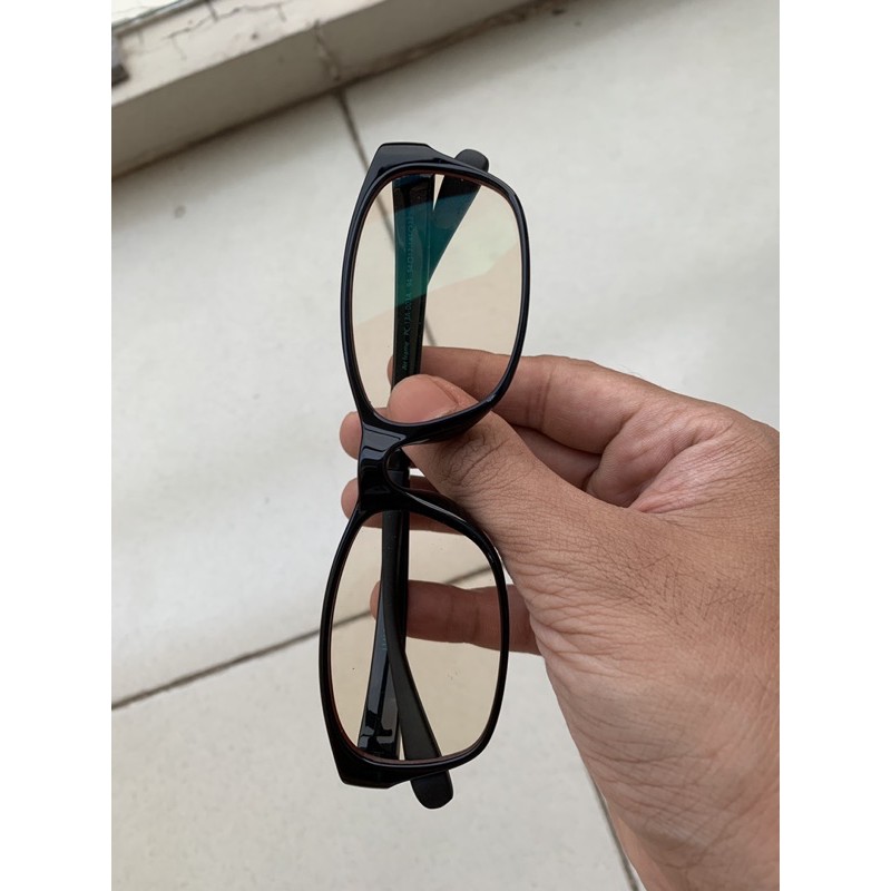 Mắt kính hiệu Jins giảm ảnh sáng xanh