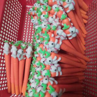Bút nước dễ thương hình thỏ ôm cà rốt - Bút cute