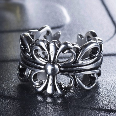 Nhẫn kiểu dáng Chrome Heart đẹp