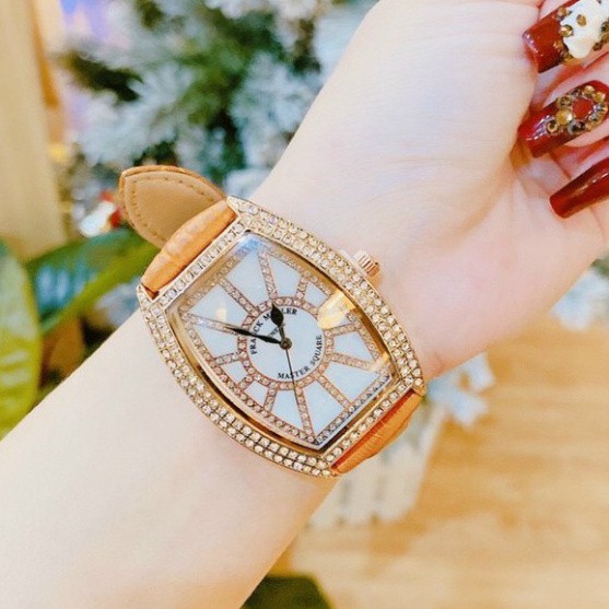 Đồng hồ nữ Franck muller dây da, mặt bầu đính đá, hàng full box, thẻ bảo hành 12 tháng