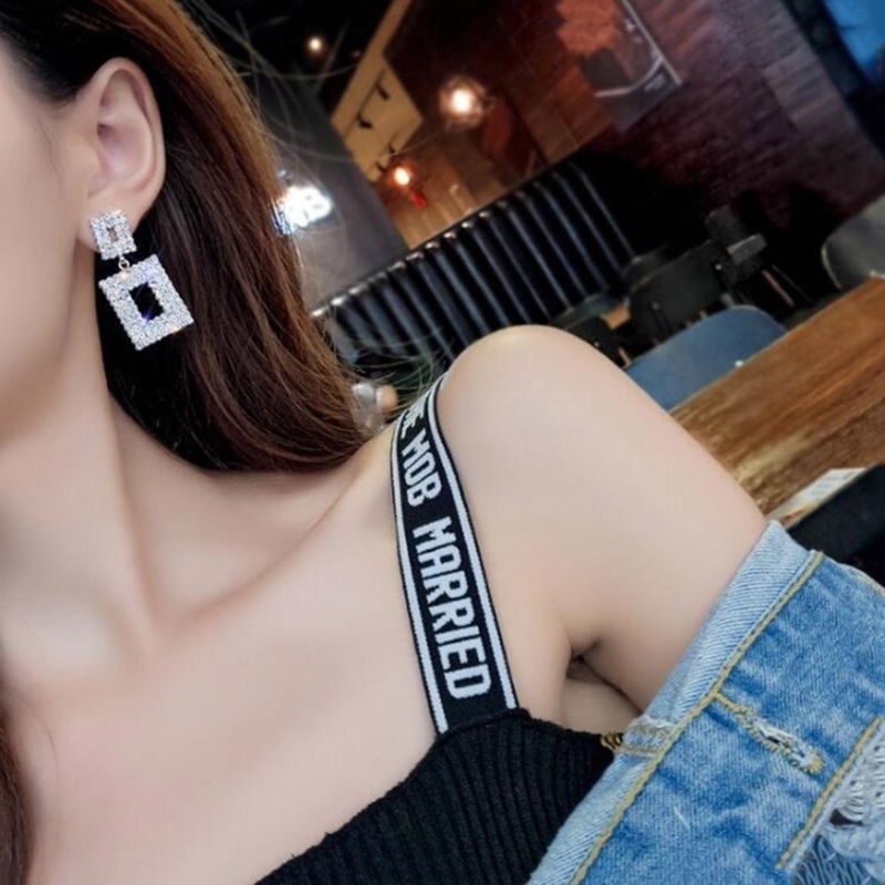 Bông Tai Đính Đá Sang Trọng