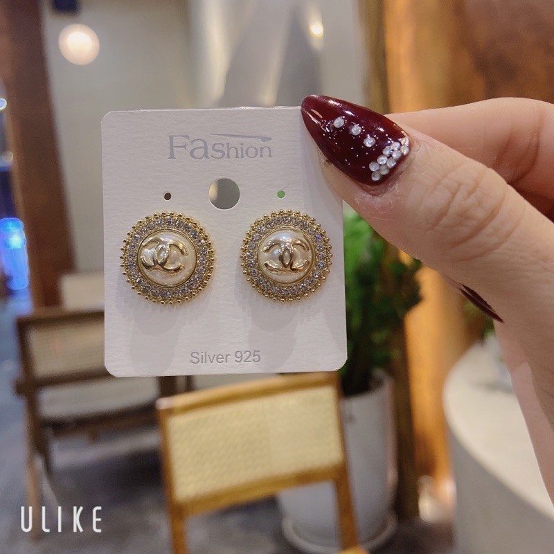 Bông tai chan€nl tròng đá bản víp