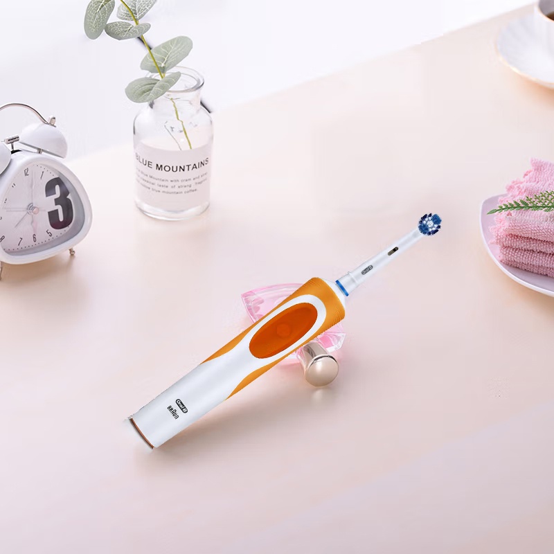 Bàn chải đánh răng điện ORAL-B D12 làm trắng răng sạc lại được tiện lợi