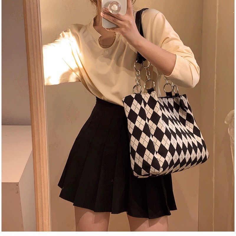 Túi nữ công sở hoạ tiết thoi size 40, đựng vừa laptop, quai xách da kết hợp xích kim loại,chất da lỳ kiểu dáng trẻ trung