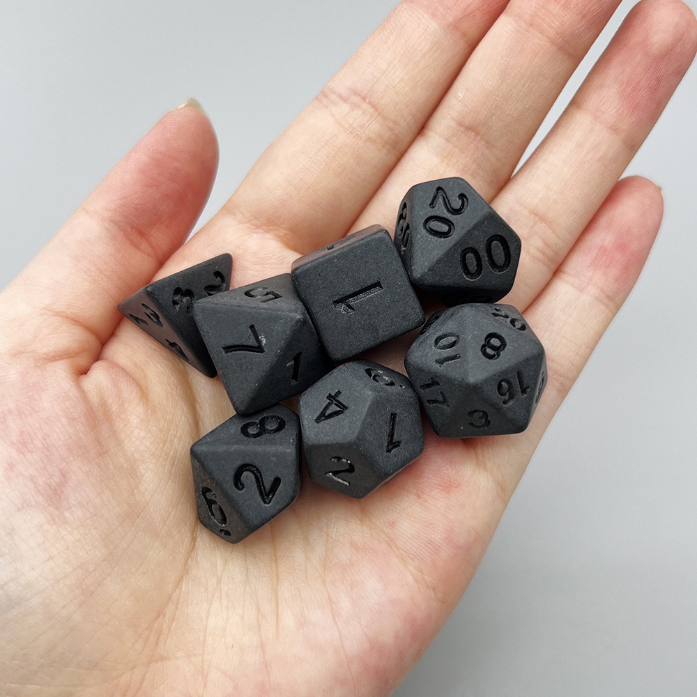 Bộ 7 Món Xúc Xắc Màu Đen carbon d4 d6 d8 d10 d10% d12 d20 Dùng Để Chơi Game