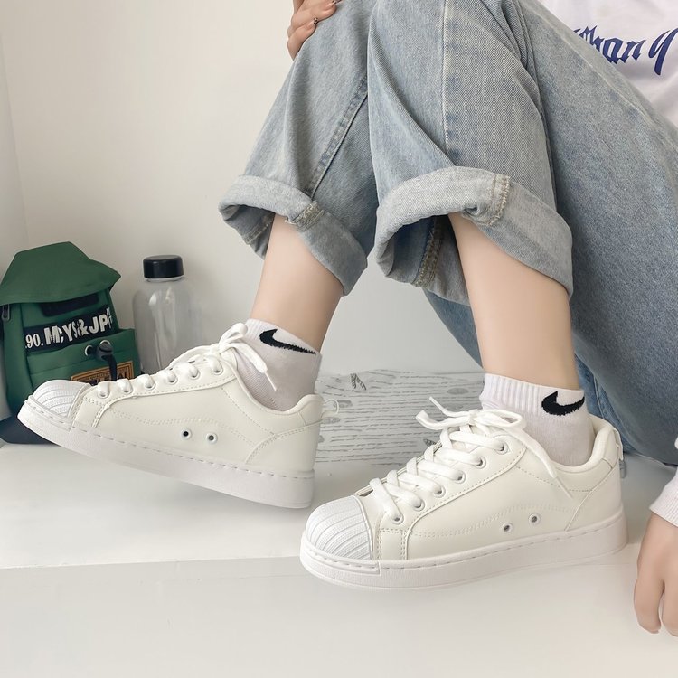 Fashionable Round Head Cross Strap Comfortable Flat Sneaker for Women