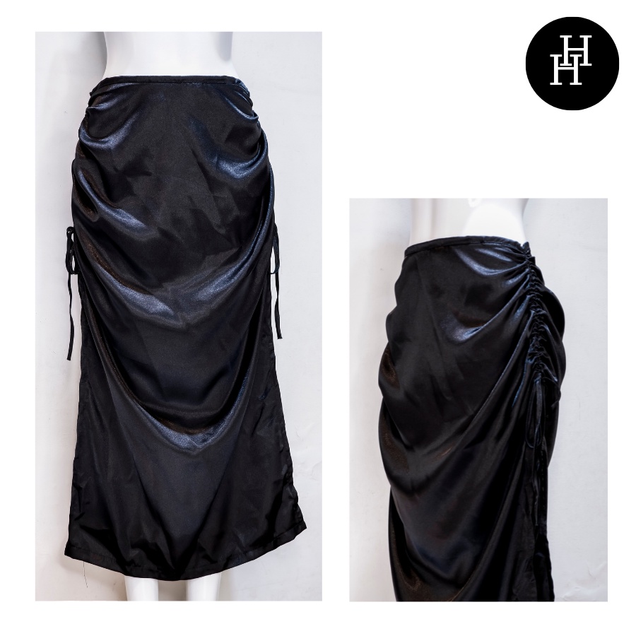 Chân váy xẻ tà lụa đen rút 2 bên màu đen HCV21 Hỉn Hỉn Store
