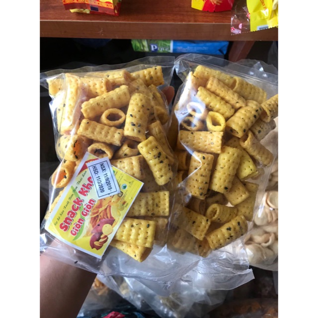 Snack gói khoai ống giòn