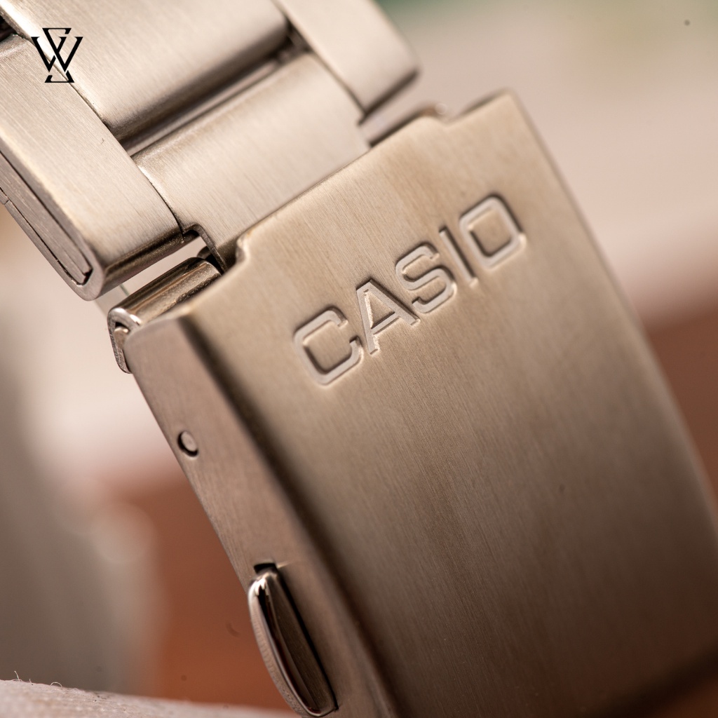 Đồng Hồ Điện Tử Nam Casio WATCHSTORE AE-1200WHD-1AVDF Thiết Kế Mặt Kính Nhựa 42mm, Dây Đeo Kim Loại Kèm Đèn Led Tiện Lợi