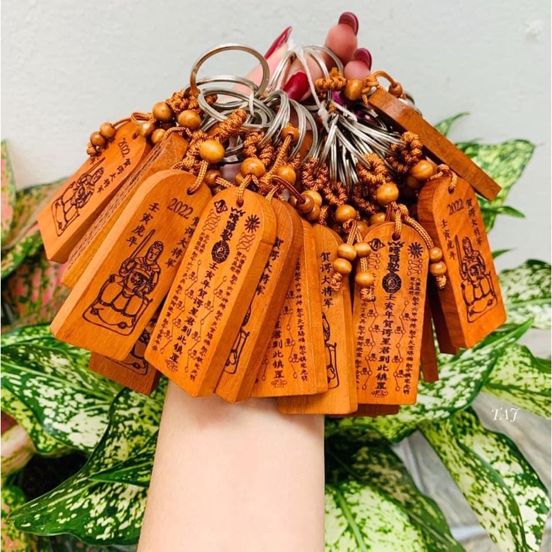 Móc treo thái tuế gỗ mang lại may mắn 2023