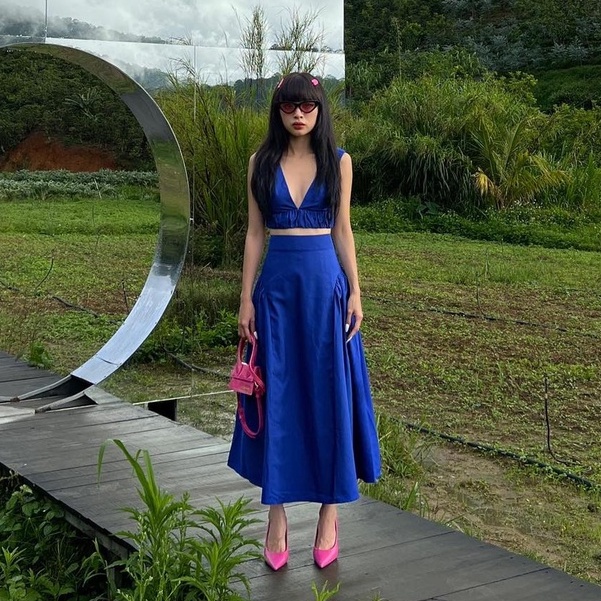 Chân váy nylon dáng dài màu xanh coban, là min - NYLON RUFFLE MIDI SKIRT - COBAN
