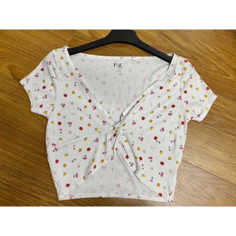 Áo croptop xoắn ngực Pac.sun