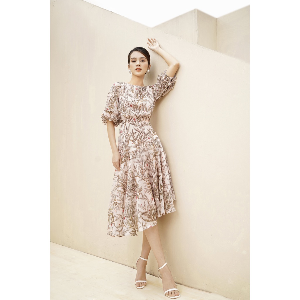 Grainne Dress - Đầm tơ hoa công sở nữ tính thời trang MAGNET thiết kế tà bất đối xứng