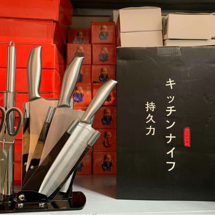 Bộ dao inox 5 món Nhật Bản được làm bằng inox bền đẹp, cứng chắc, dễ dàng chùi rửa khi bị bám bẩn.