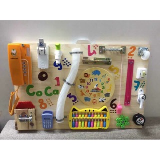 Bảng busy board 40x60 gỗ thông thay tên bé theo yêu cầu