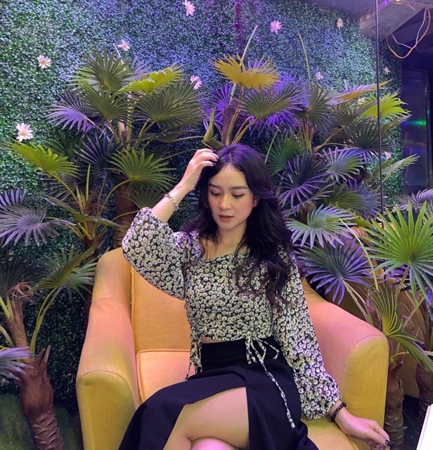 Áo croptop hoa tay dài rút dây 2 bên