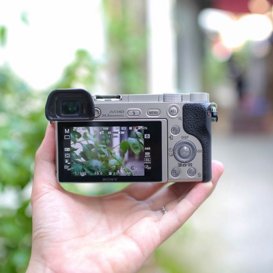 Bộ máy ảnh Sony A6000 kèm ống kính Sony 16-50mm F3.5-5.6 OSS mirrorless nhỏ gọn