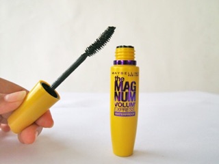 Chuốt mi Maybelline Colossal Volum Express 7x