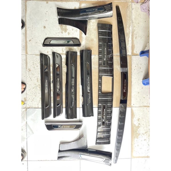 Ốp bậc Nẹp bước chân xe Hyundai Tucson 2022 2023 Carbon cao cấp Chống trầy Cốp Phụ kiện trang trí dán 22 23 2024