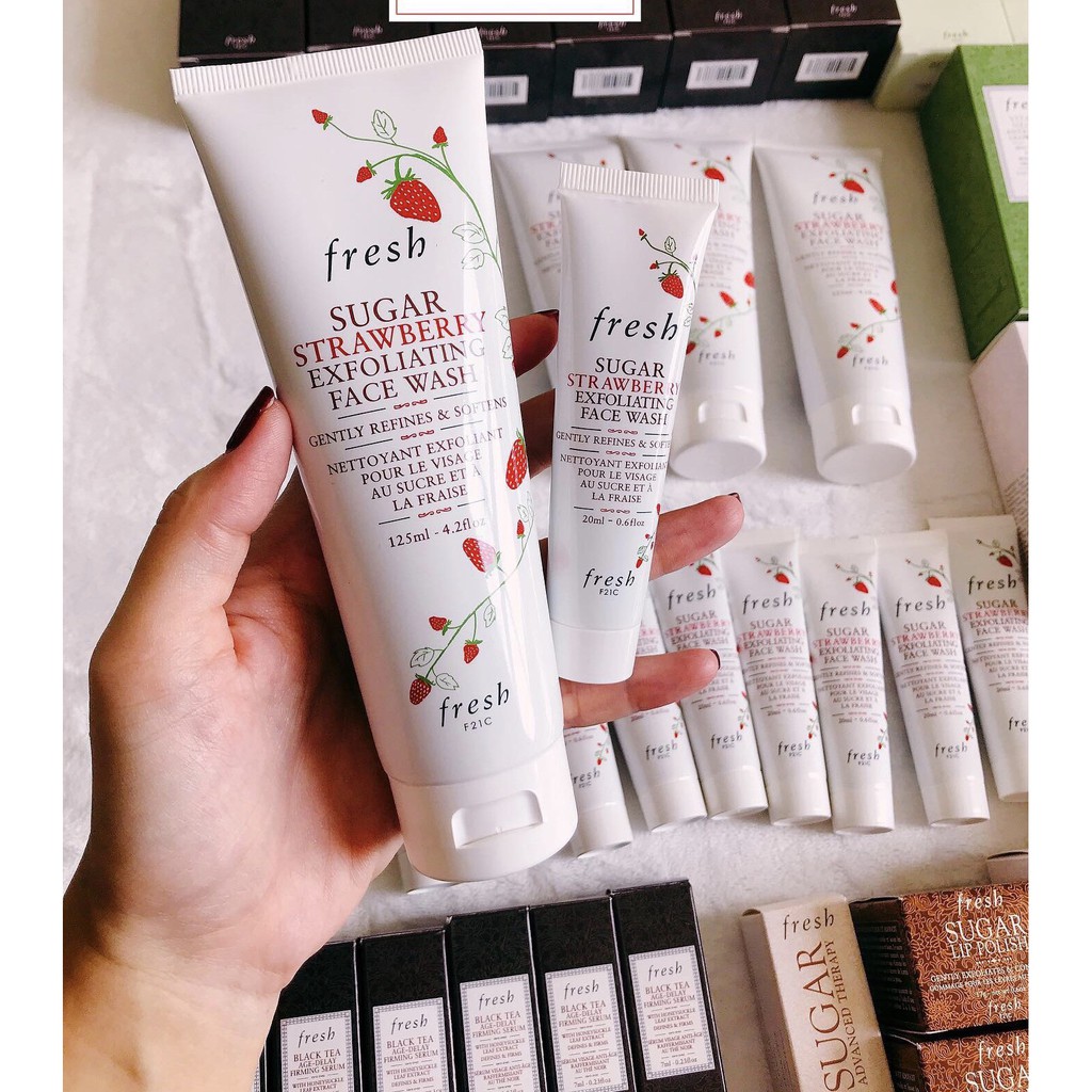 Sữa rửa mặt tẩy da chết Fresh Sugar Strawberry Exfoliating Face Wash