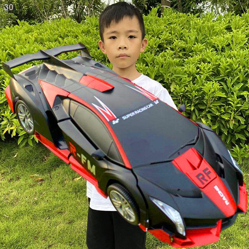 Cảm ứng điều khiển từ xa ô tô biến hình King Kong rô bốt sạc đồ chơi trẻ em quá khổ cậu bé đua xe