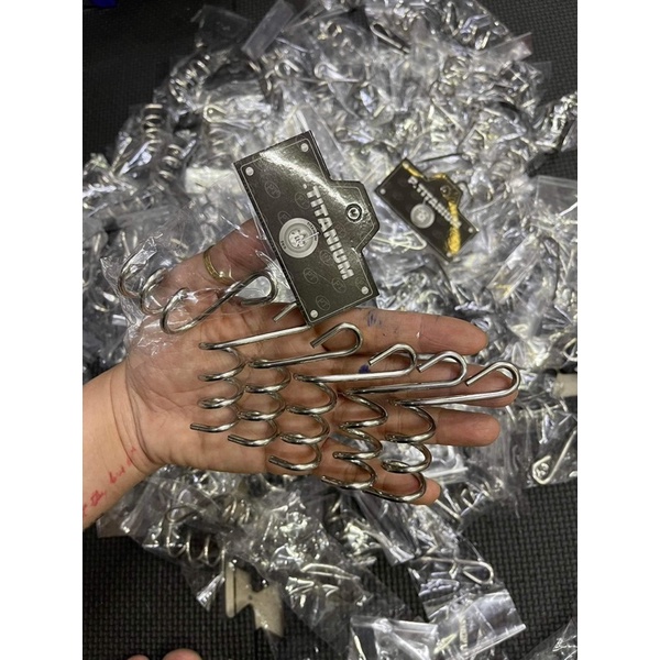 Bát kẹp mẫu lò xo dây dầu