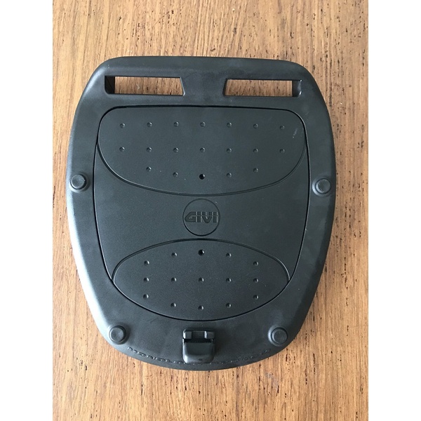 Đế Nhựa GiVi MP60-MP70 dành cho Thùng từ 26 lít --> 43 lít | DV AUTO MART