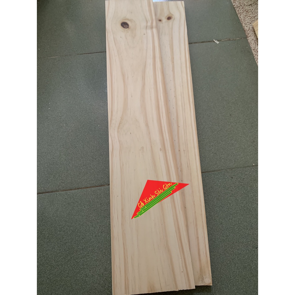 Gỗ thông tấm rộng 15cm,dài 80cm,dày 2cm được bào láng 4 mặt thích hợp làm kệ, trang trí,đóng vật dụng, ốp tường,...
