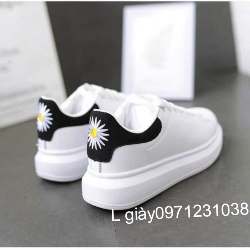 Giày MCQ trắng gót nhung hàng cao cấp đủ size nam nữ đủ size36/43.full bok bill