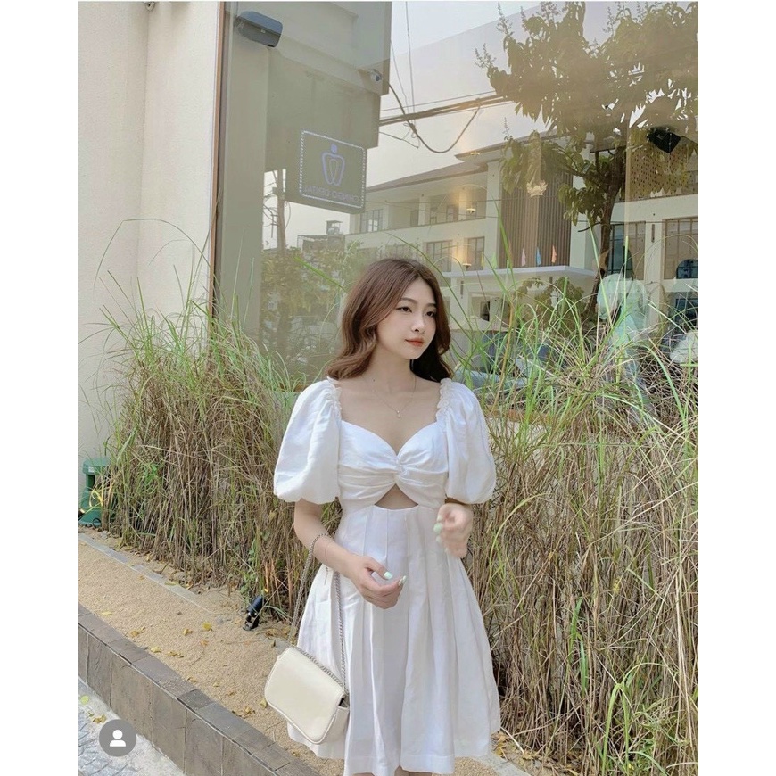 Đầm trắng ngắn kate lụa xoắn ngực tay ngắn bồng cổ vuông dáng xòe
